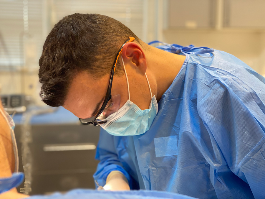 Implant dentar Costesti: Etape, Preturi si Rezultate