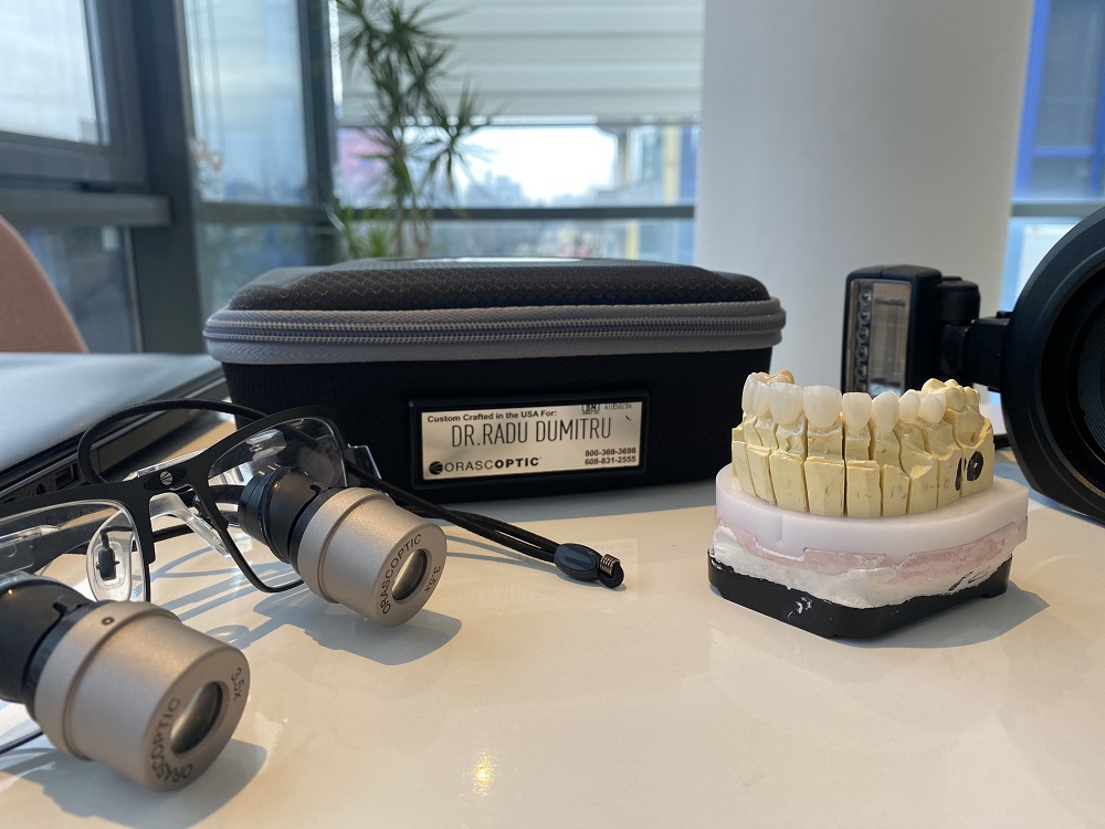 Etape implant dentar Costesti: de la consultatie la coroana finala