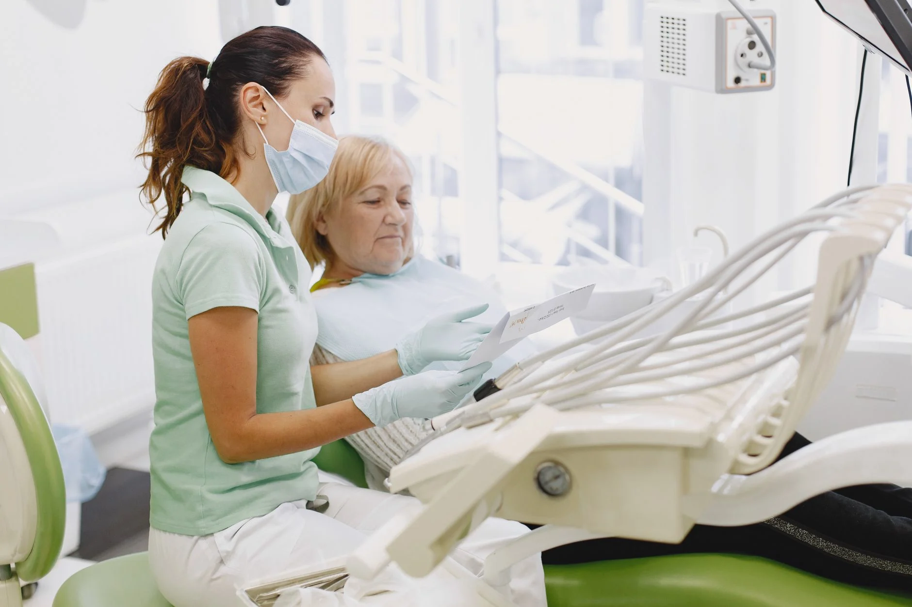 Contraindicații implant dentar și alternativele pe care le ai când intervenția se amână