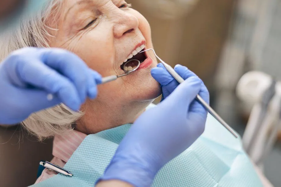 Top 10 implanturi dentare: care sunt cele mai cunoscute sisteme și cum alegi cel mai bun implant dentar